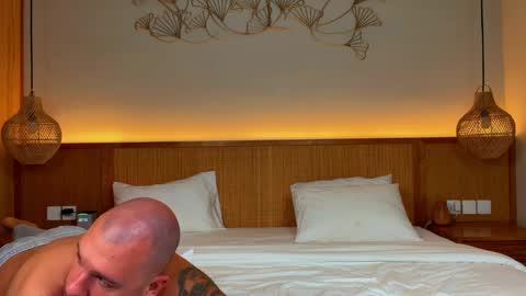 bonnieandclyde540767 online show from 8, 4, 2026