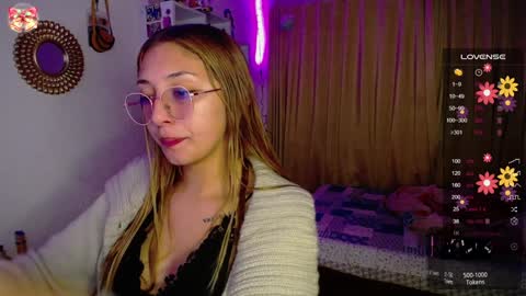 Snapshot of bonny_clyde_xx_ chatting on 15, 12, 2024 Soffy Brooks Independent model online show from 15, 12, 2024