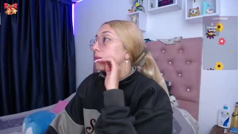 Soffy Brooks Independent model online show from 14, 12, 2025