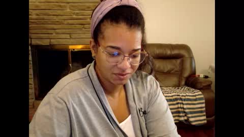 Snapshot of bonvivantb chatting on 3, 11, 2025 Queen Bon Vivantt online show from 3, 11, 2025