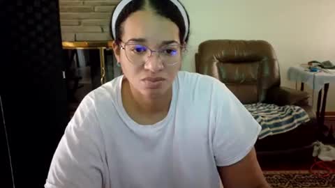 Snapshot of bonvivantb chatting on 1, 12, 2025 Queen Bon Vivantt online show from 1, 12, 2025