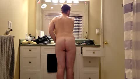 bootywhoknows online show from 22, 3, 2026