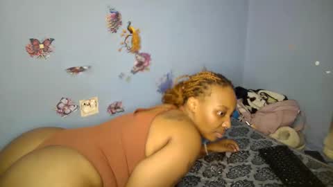 Snapshot of botty_queen chatting on 13, 4, 2026 botty_queen online show from 13, 4, 2026
