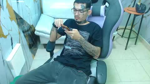 Snapshot of boy_tatto77 chatting on 3, 5, 2026 boy_tatto77 online show from 3, 5, 2026