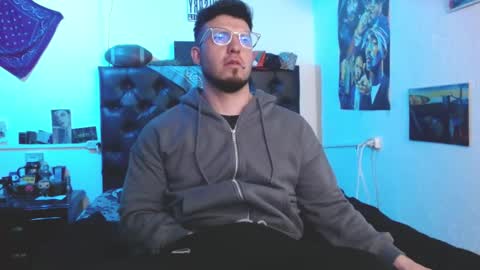 brad hot boy online show from 17, 3, 2026