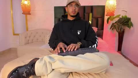 Snapshot of brand_collins chatting on 22, 11, 2025 Brand online show from 22, 11, 2025