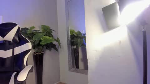 Snapshot of brand_collins chatting on 19, 12, 2025 Brand online show from 19, 12, 2025