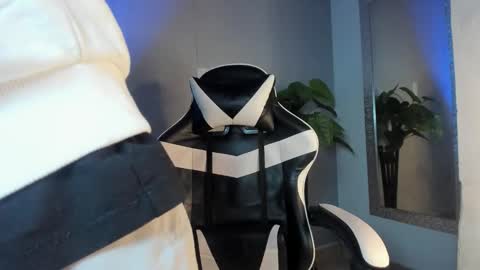 Snapshot of brand_collins chatting on 8, 2, 2026 Brand online show from 8, 2, 2026