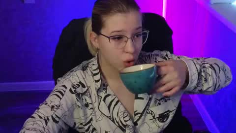 Snapshot of brandy__stars chatting on 2, 3, 2025 Belle online show from 2, 3, 2025