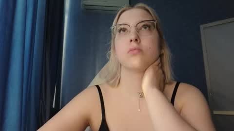 Snapshot of brandy__stars chatting on 13, 11, 2025 Belle online show from 13, 11, 2025