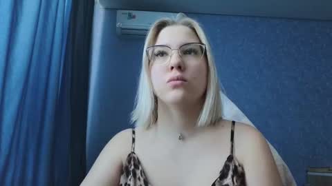 Snapshot of brandy__stars chatting on 16, 11, 2025 Belle online show from 16, 11, 2025