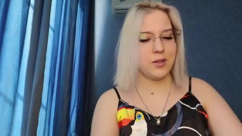 Snapshot of brandy__stars chatting on 24, 4, 2026 Belle online show from 24, 4, 2026
