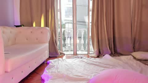   online show from 4, 2, 2025