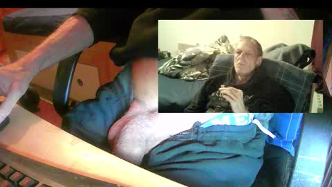 Snapshot of bremer64 chatting on 28, 11, 2025 bremer64 online show from 28, 11, 2025