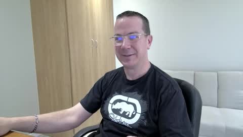 Snapshot of brettdj chatting on 19, 9, 2025 Brett online show from 19, 9, 2025