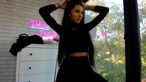 Snapshot of britney_charm chatting on 22, 10, 2025 britney_charm online show from 22, 10, 2025