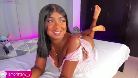 brittany 25 years old  happy as a worm  online show from 11, 4, 2026