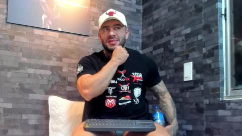 Snapshot of brucedallas chatting on 4, 2, 2026 brucedallas online show from 4, 2, 2026