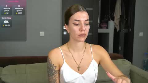 Snapshot of brunette_from_the_moon chatting on 3, 11, 2025 Alice online show from 3, 11, 2025