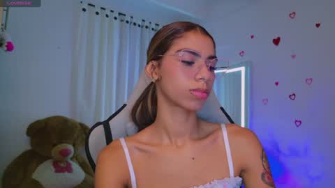 Snapshot of brunetteadams001 chatting on 21, 7, 2026 SARAH online show from 21, 7, 2026