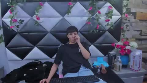 Bruno Cruz online show from 8, 11, 2025