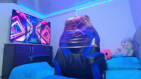 BRYAM INDEPENDENT MODEL online show from 4, 1, 2025