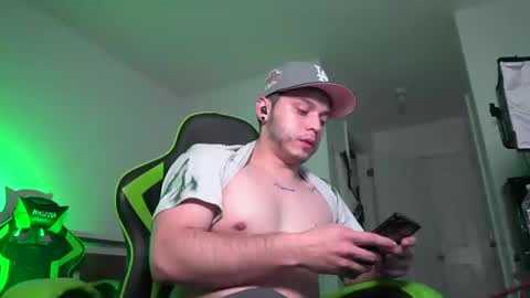 Snapshot of bryanncan01 chatting on 15, 1, 2025 Bryannsex online show from 15, 1, 2025