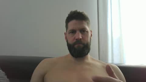 bubblebee1982 online show from 16, 2, 2025