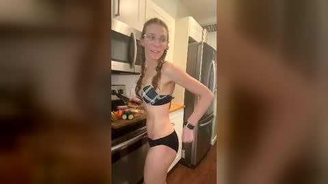 Bumblebee Bat Girl athletic fit smalltits skinny natural online show from 12, 7, 2026