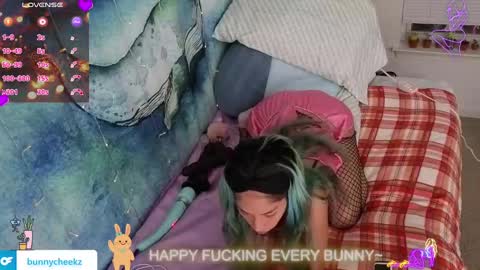 Snapshot of bunnycheekz chatting on 19, 11, 2025 Tokki bunny online show from 19, 11, 2025