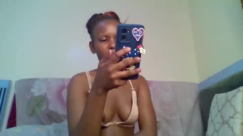 bunnydiva_ online show from 19, 12, 2025