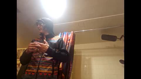 Snapshot of burntbuns710 chatting on 27, 11, 2025 LostSingledad online show from 27, 11, 2025