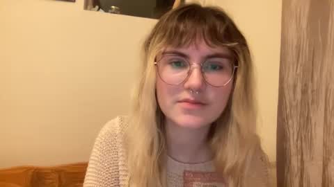 esme gray online show from 24, 12, 2024