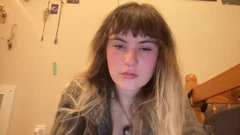 esme gray online show from 14, 10, 2025