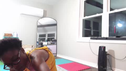 Snapshot of butt3rcup chatting on 27, 9, 2025 Goddess online show from 27, 9, 2025