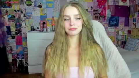 Snapshot of caaandy_girl chatting on 25, 9, 2025 Emily  online show from 25, 9, 2025