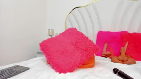 Cahitlin  online show from 28, 2, 2025