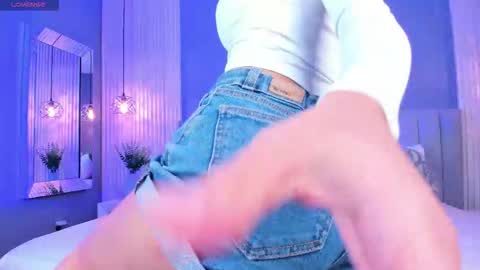 Caitlyn  online show from 9, 9, 2025