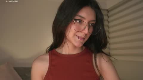 Snapshot of call_me_rosie chatting on 8, 5, 2026 online show from 8, 5, 2026