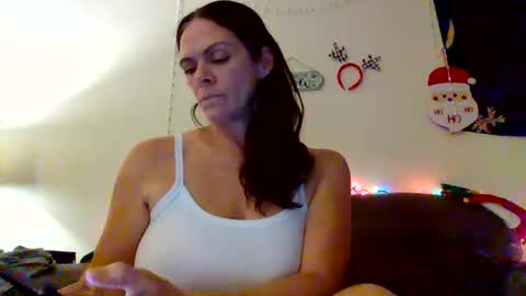 Snapshot of calli_girl420 chatting on 2, 1, 2025 Calli online show from 2, 1, 2025