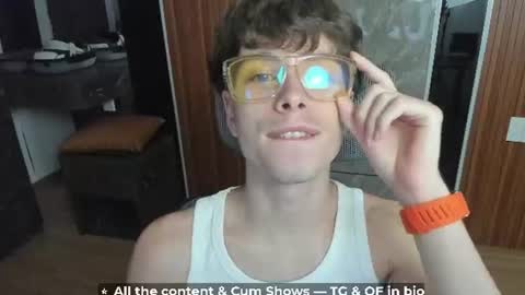 Snapshot of calvin_loves_you chatting on 8, 6, 2026 Hey I am Calvin online show from 8, 6, 2026