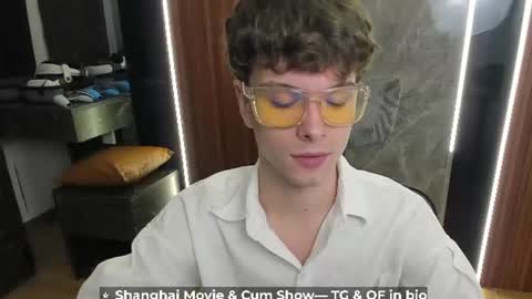 Snapshot of calvin_loves_you chatting on 3, 7, 2026 Hey I am Calvin online show from 3, 7, 2026
