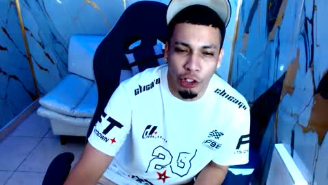 Snapshot of cam_xman chatting on 7, 6, 2026 cam_xman online show from 7, 6, 2026