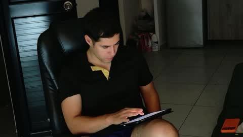 Snapshot of camara110 chatting on 3, 7, 2026 camara110 online show from 3, 7, 2026