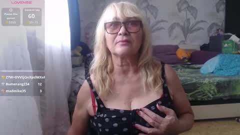 Snapshot of camdiva1 chatting on 2, 11, 2025 CamDiva1 online show from 2, 11, 2025