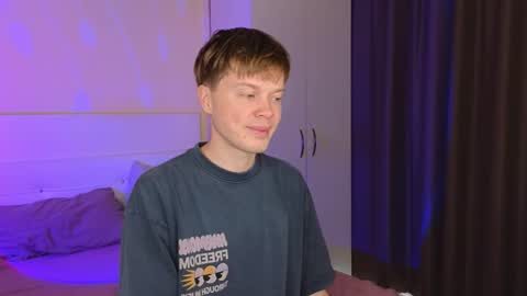 Snapshot of cameron_crowly chatting on 18, 11, 2025 Cameron online show from 18, 11, 2025