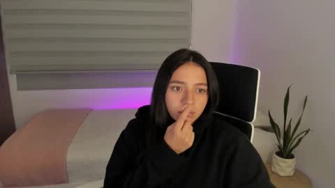 Snapshot of camila_ec2 chatting on 4, 3, 2026 C A M I online show from 4, 3, 2026