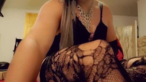 Snapshot of camilacarrington chatting on 22, 11, 2025 camila online show from 22, 11, 2025