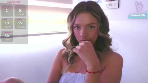 Camila Monroee  online show from 8, 10, 2025