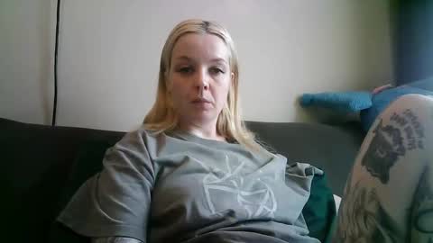 Camille Deville online show from 2, 3, 2025